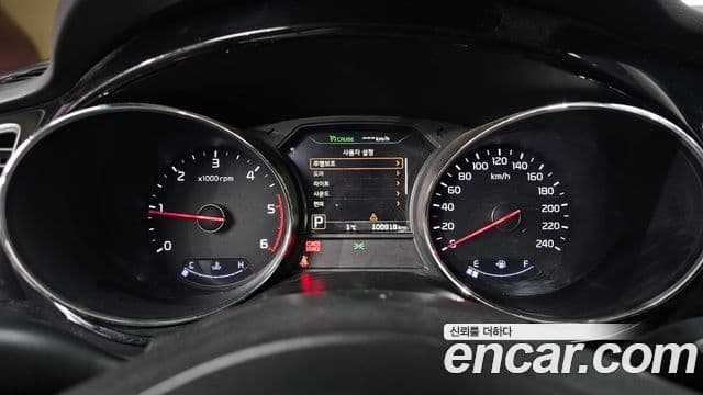 Kia Canival 9 seater Limousine Noblesse 2018 — фото 1