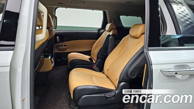 Kia Canival 9 seater Noblesse 2022 — фото 1