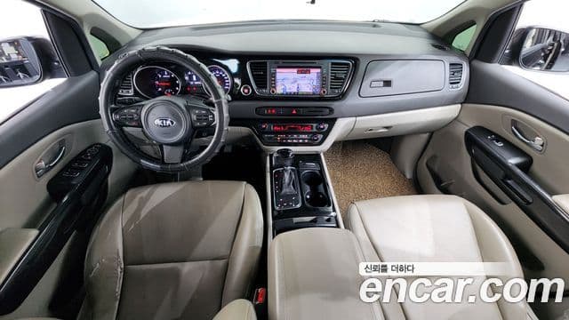 Kia Canival 9 seater Prestige 2015 — фото 1