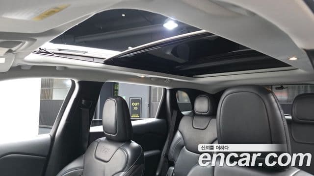 Jeep Cherokee 2.4 Longitude High AWD 2019 — фото 1