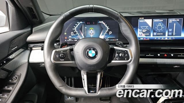 BMW 5-Series 520 i M Sport 2024 — фото 1