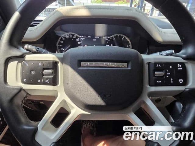 Land Rover Defender 110 D250 SE 2023 — фото 1