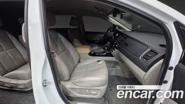 Kia Canival 7 seater Limousine VIP 2020 — фото 1