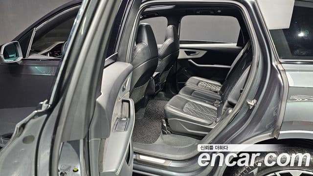 Audi Q7 55 TFSI Quattro Premium 2022 — фото 1