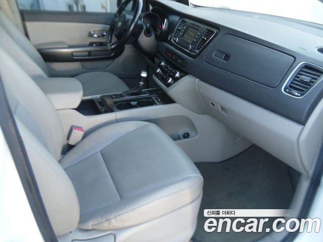Kia Canival 9 seater Luxury 2018 — фото 1