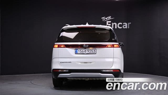 Kia Canival 9 seater Prestige 2021 — фото 1