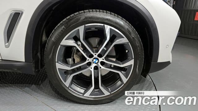 BMW X5 xDrive 30 d xLine 2023 — фото 1