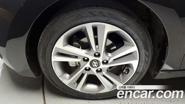 Hyundai AVANTE 1.6 GDI Value Plus 2017 — фото 1
