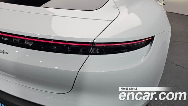 Porsche Taycan Turbo 2021 — фото 1