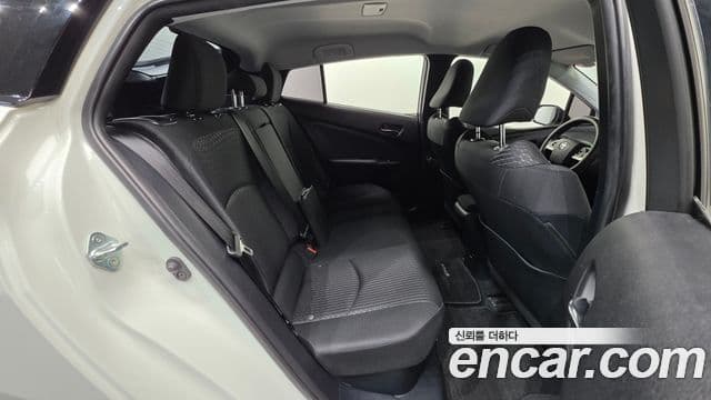 Toyota Prius 1.8 E 2017 — фото 1