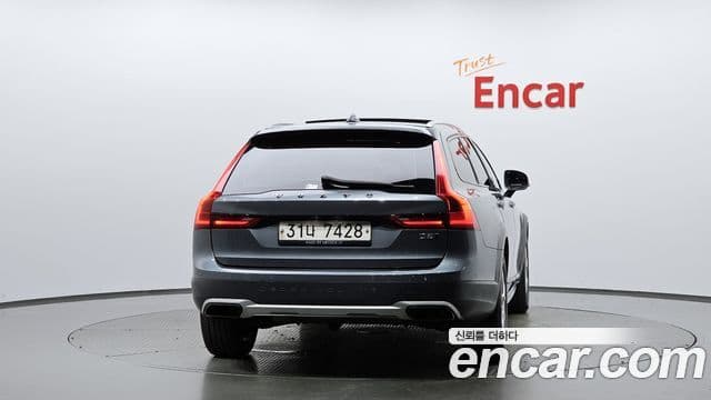 Volvo V90 D5 AWD 2018 — фото 1