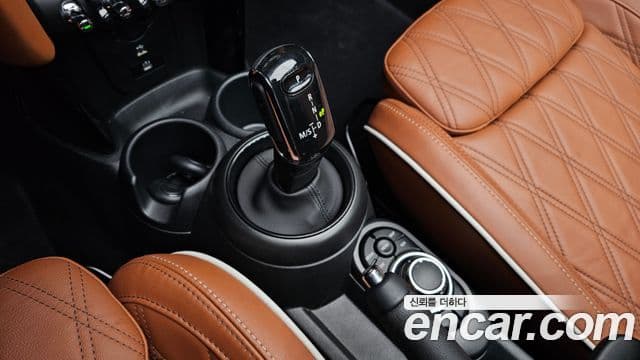 Mini Cooper Convertible Classic Third Generation 2024 — фото 1