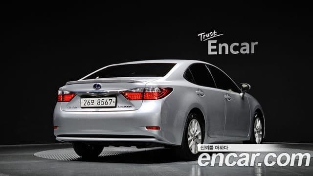 Lexus ES Supreme XV60 2014 — фото 1