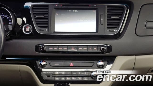 Kia Canival 9 seater Noblesse 2015 — фото 1