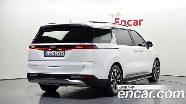 Kia Canival 9 seater Noblesse 2023 — фото 1
