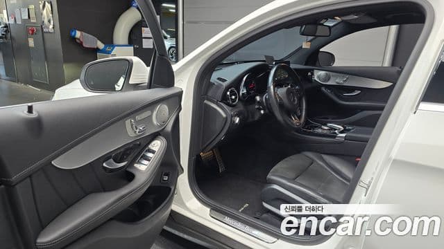 Mercedes-Benz GLC-Class GLC300 4 MATIC AMG Line Coupe 2019 — фото 1