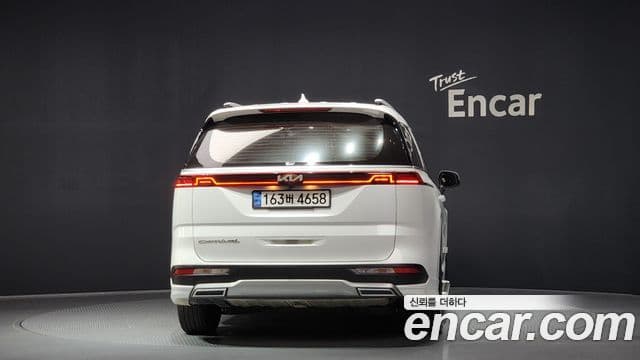 Kia Canival 9 seater Prestige 2021 — фото 1