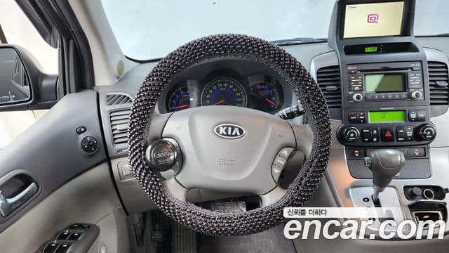 Kia Canival Grand Carnival GLX R Special 2011 — фото 1