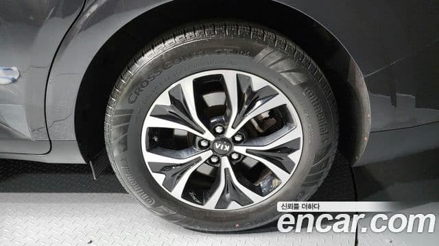 Kia Canival 9 seater Signature 2021 — фото 1