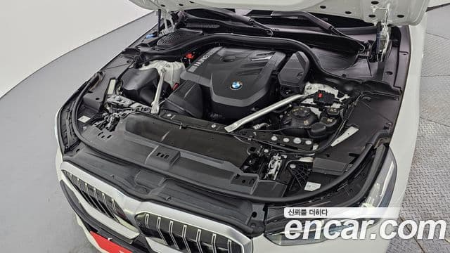 BMW 5-Series 520 i M Sport 2024 — фото 1