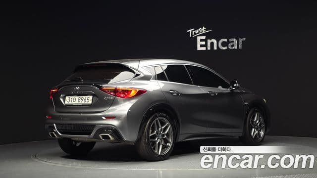 Infiniti Q30 2.0 Sport Essential 2019 — фото 1