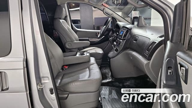 Hyundai Starex Van 3 seater Smart 2019 — фото 1