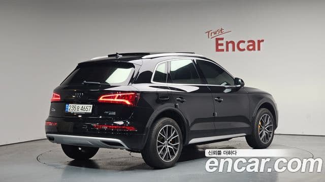 Audi Q5 45 TFSI Quattro 2020 — фото 1