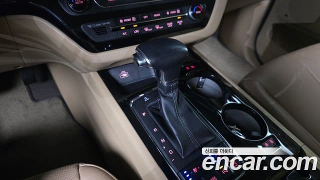 Kia Canival Gasoline 9 seater Limousine Noblesse 2018 — фото 1
