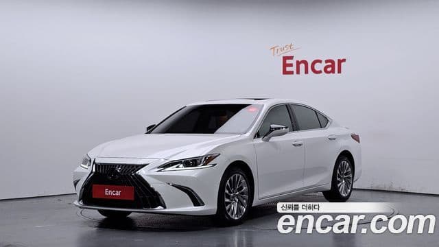 Lexus ES300 h 7 Gen Luxury Plus 2023