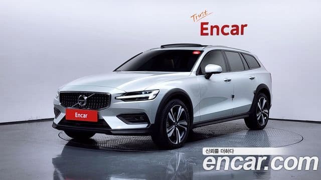 Volvo V60 Cross Country 2 Gen B5 Pro AWD 2021